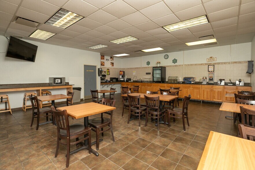 More Photos Of 435 16th Ave NW, Rochester Hotel For Sale