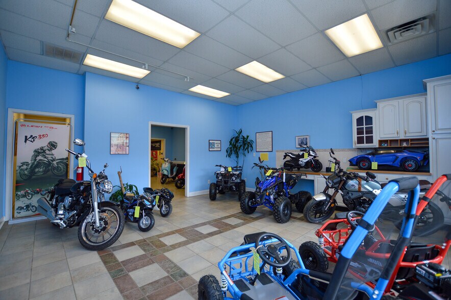 More Photos Of 12056 Stallings Commerce Dr, Matthews Showroom For Sale