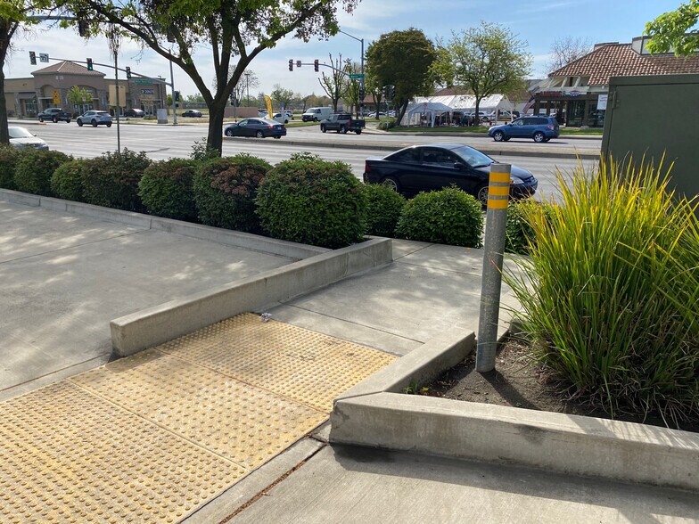 More Photos Of 1547 E March Ln, Stockton Bank For Lease