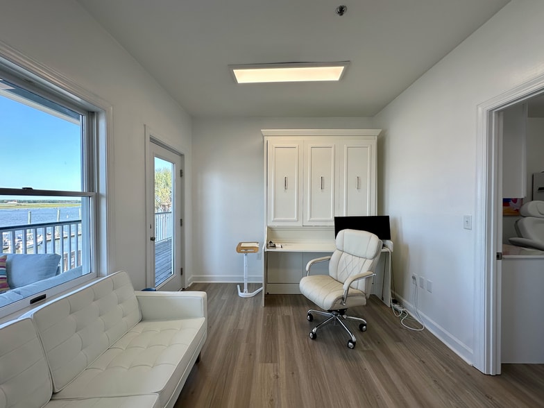 More Photos Of 103 Palm Blvd, Isle Of Palms Office For Sale