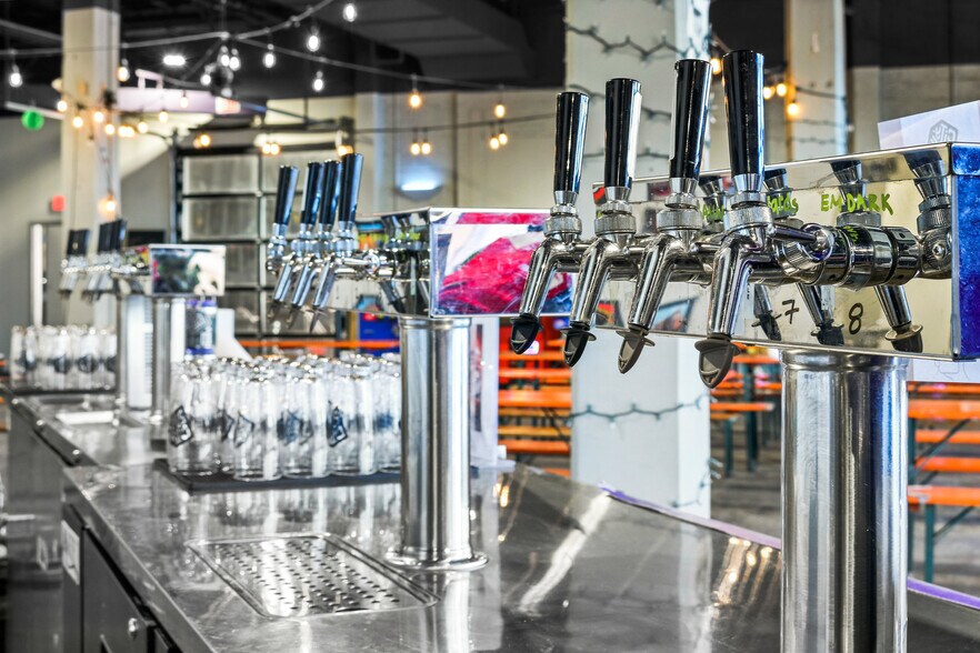 More Photos Of 705 Edgewood St NE, Washington Flex For Lease