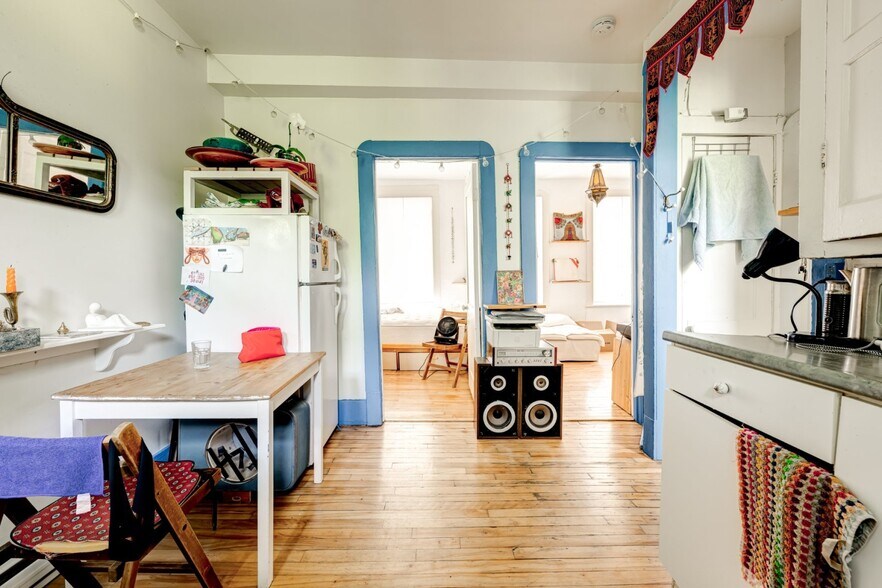 More Photos Of 4545 - 4551 Rue Berri, Montréal Apartments For Sale