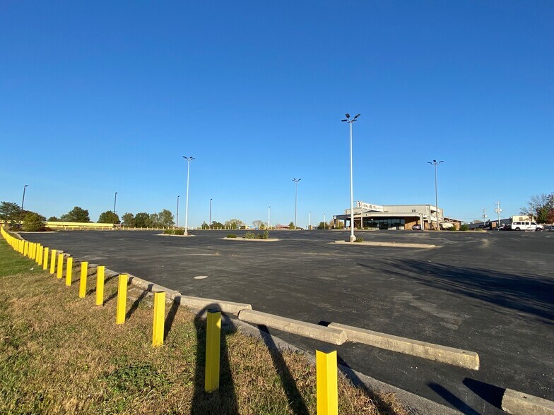 More Photos Of 11900 E 350 Hwy, Raytown Service For Sale