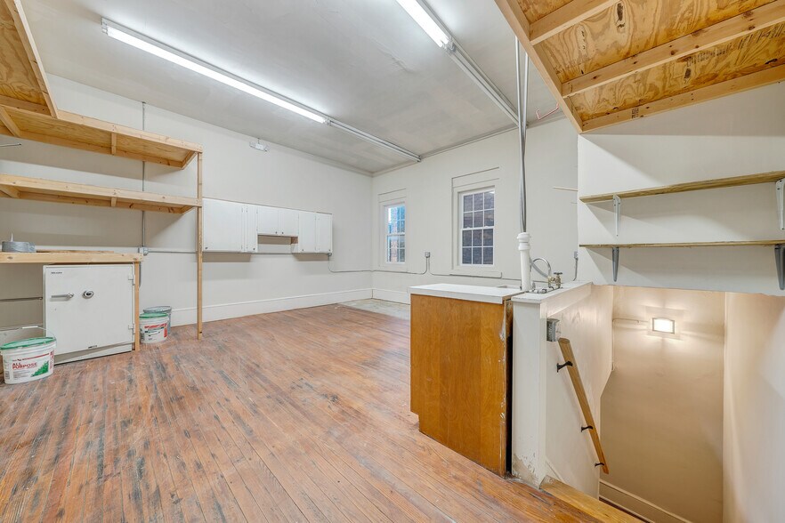 More Photos Of 12 Campbell Ave SE, Roanoke Storefront Retail Office For Sale