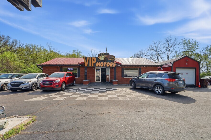 Primary Photo Of 621 Green Blvd, Aurora Auto Dealership For Sale