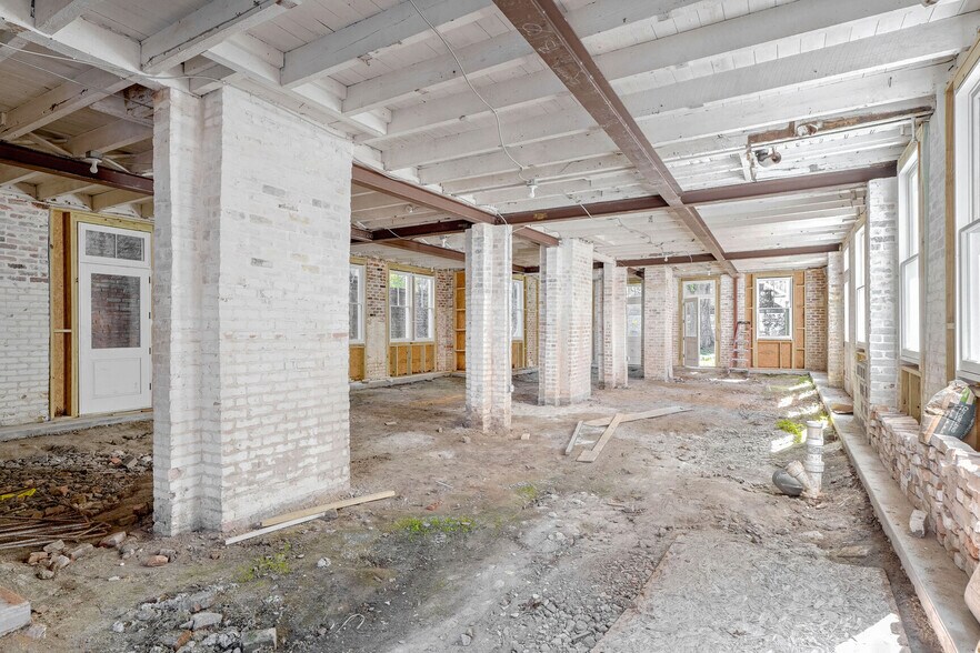 More Photos Of 818 Royal St, New Orleans Freestanding For Lease