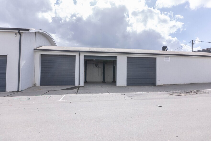 More Photos Of 122 Atando Ave, Charlotte Service For Lease