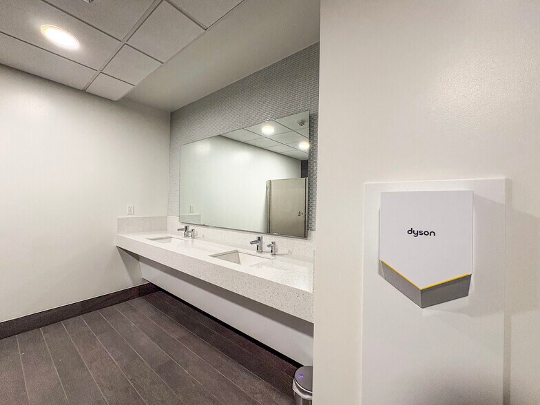 More Photos Of 435 Ionia Ave SW, Grand Rapids Freestanding For Lease