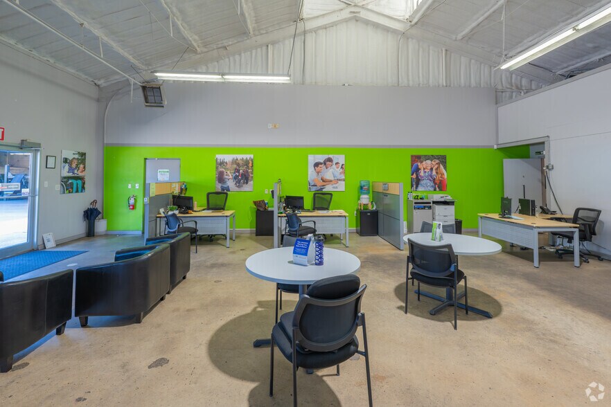 More Photos Of 2108 N Beach St, Haltom City Auto Repair For Sale