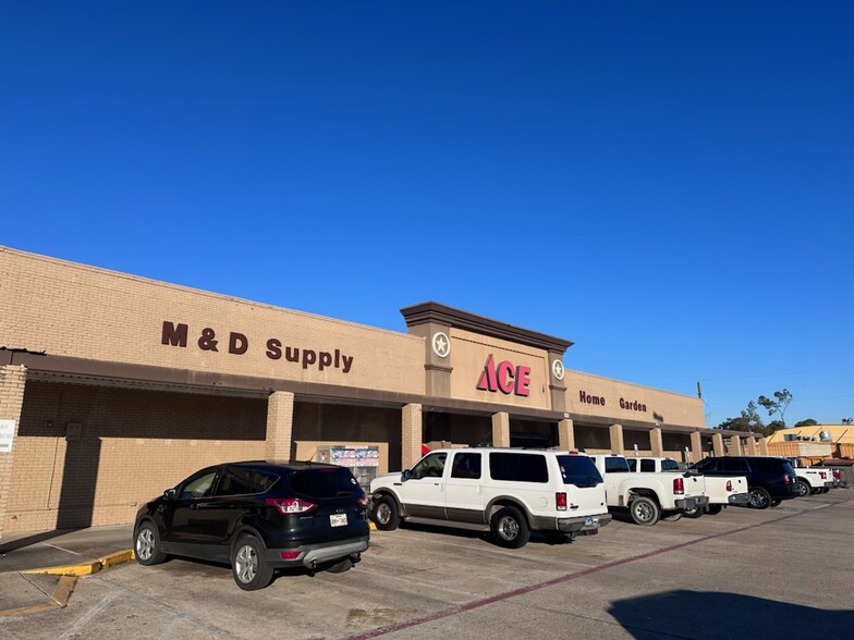 Primary Photo Of 142 S Main St, Lumberton General Retail For Lease