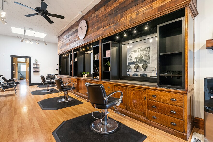 More Photos Of 511 Front St, Lynden General Retail For Sale