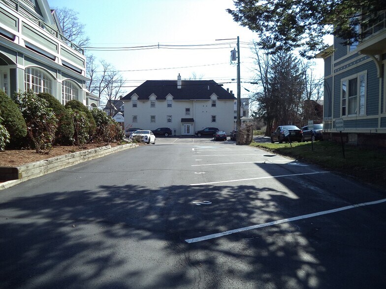 More Photos Of 1855 Elm St, Manchester Office For Lease