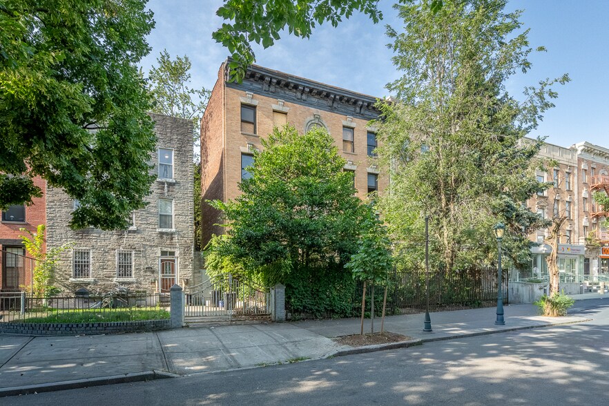 More Photos Of 554 Eastern Pky, Brooklyn Apartments For Sale