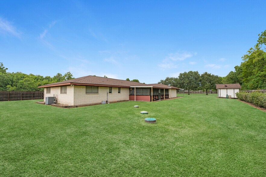 More Photos Of 7315 Pine St, Manvel Industrial For Sale