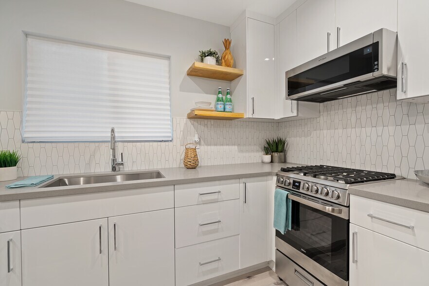 More Photos Of 14724 Inglewood Ave, Lawndale Apartments For Sale