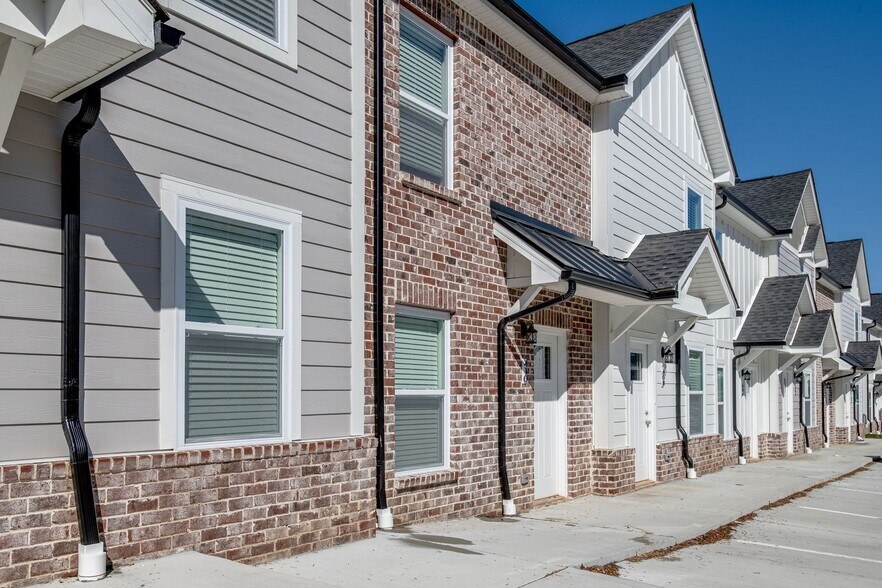 More Photos Of 100 Henry Dr, Burns Apartments For Sale