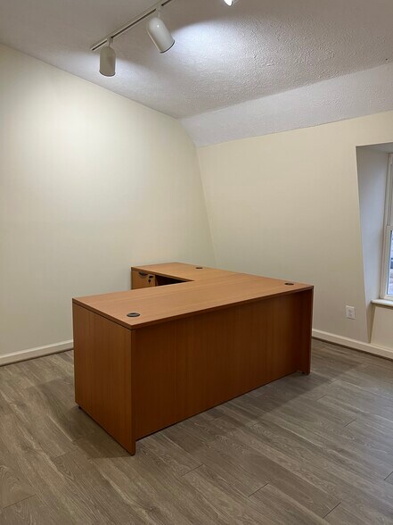 More Photos Of 7252 Benedict Ave, Benedict Storefront Retail Office For Lease