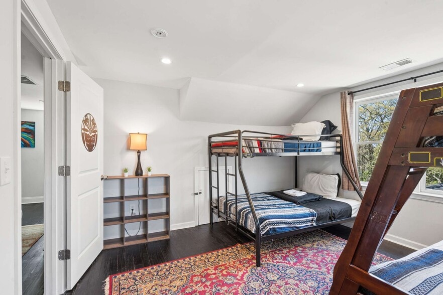 More Photos Of 1860 Penelope Rd NW, Atlanta Hospitality For Sale