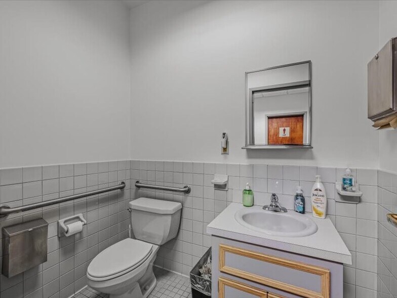 More Photos Of 204 Sand Mine Rd, Berkeley Springs Flex For Sale