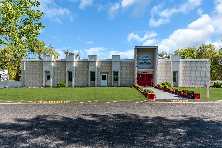 More Photos Of 321 W Farms Rd, Farmingdale Daycare Center For Sale