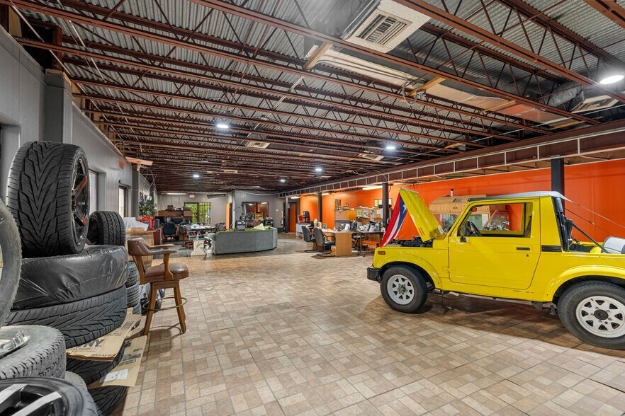 More Photos Of 2559 Fowler St, Fort Myers Unknown For Lease