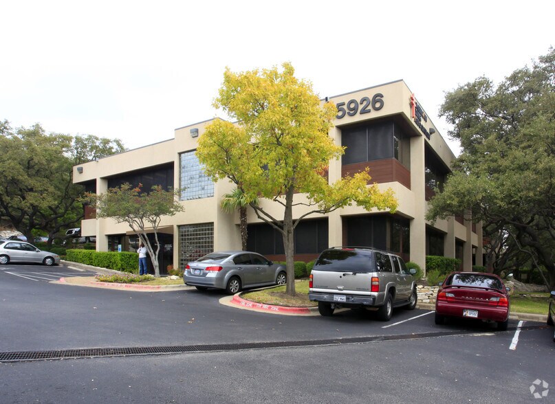 More Photos Of 5926 Balcones Dr, Austin Office For Lease