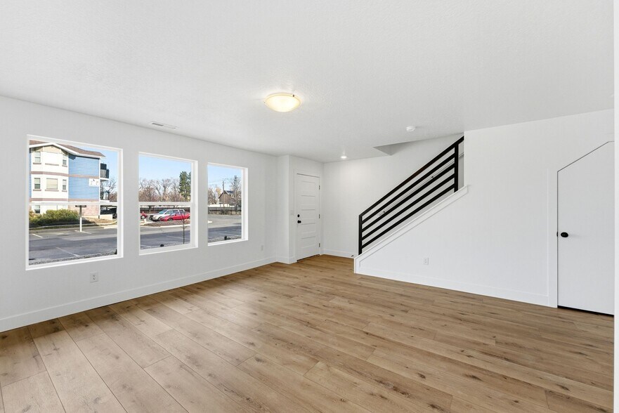 More Photos Of 132-144 E Chambord Ct, Sandy Apartments For Sale