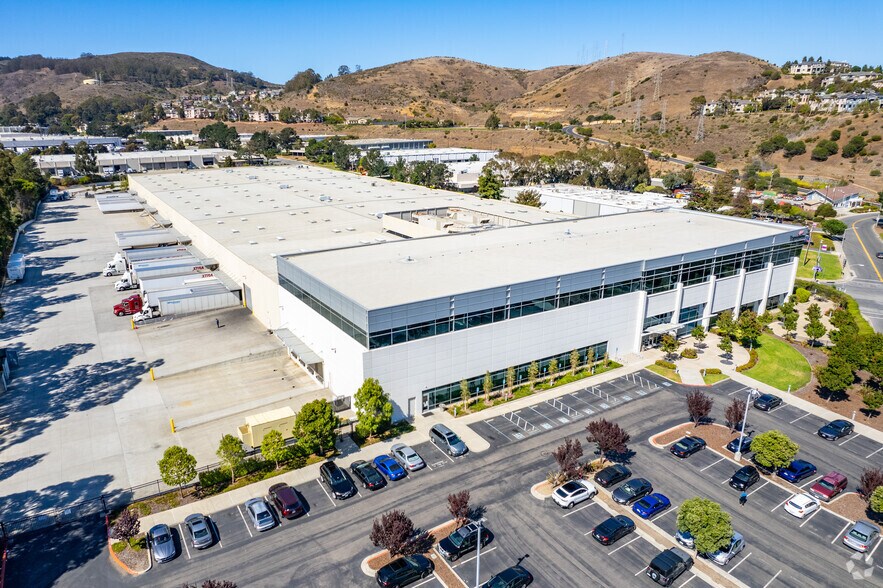 More Photos Of 421-427 Valley Dr, Brisbane Distribution For Lease