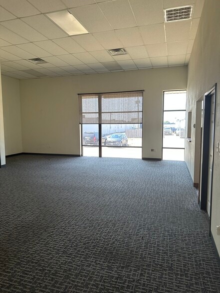 More Photos Of 5113 Commercial Dr, North Richland Hills Warehouse For Sale