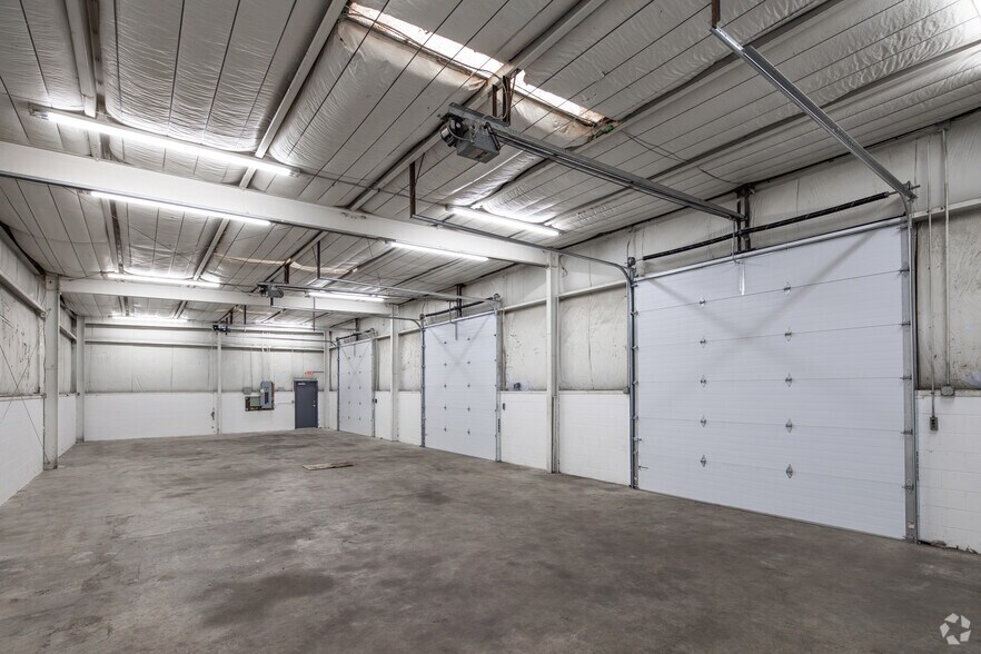 More Photos Of 365 Water St, Wilmington Warehouse For Lease