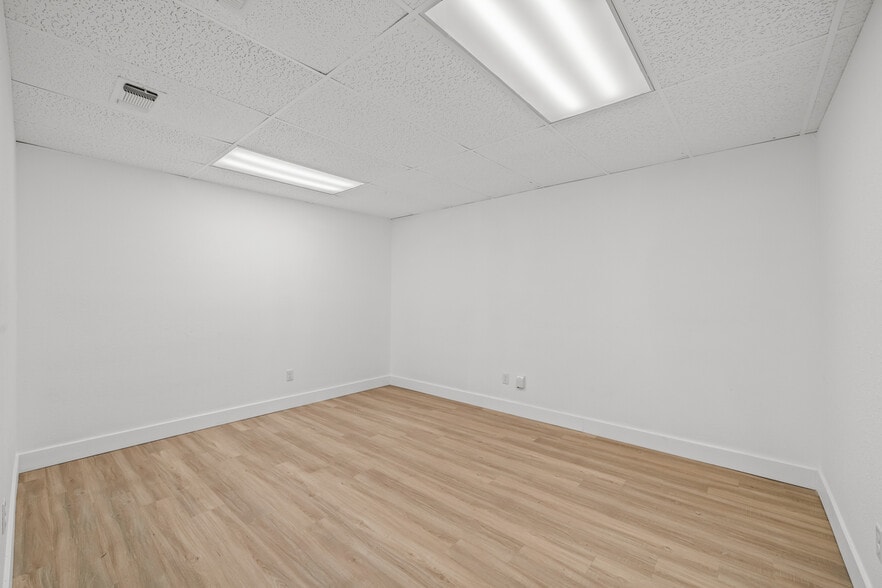 More Photos Of 5135 69th St, Lubbock Freestanding For Lease