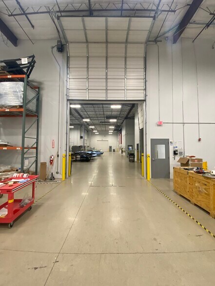 More Photos Of 9701 Metric Blvd, Austin Distribution For Lease