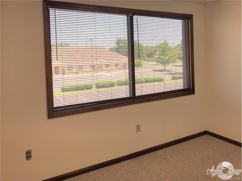 More Photos Of 838 Walker Sq, Dover Office For Sale