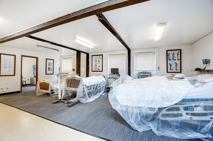 More Photos Of 1106 E High St, Springfield Schools For Sale