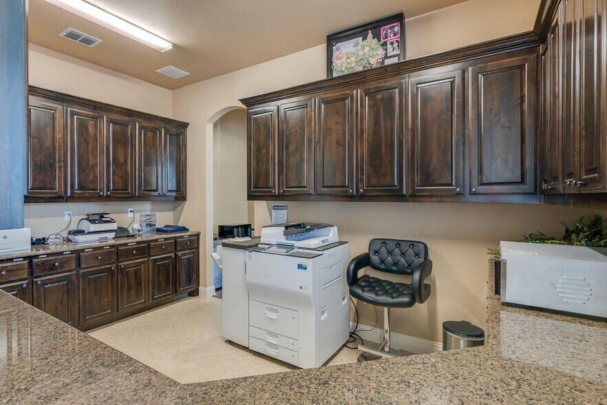 More Photos Of 8508 Precinct Line Rd, Colleyville Office For Sale