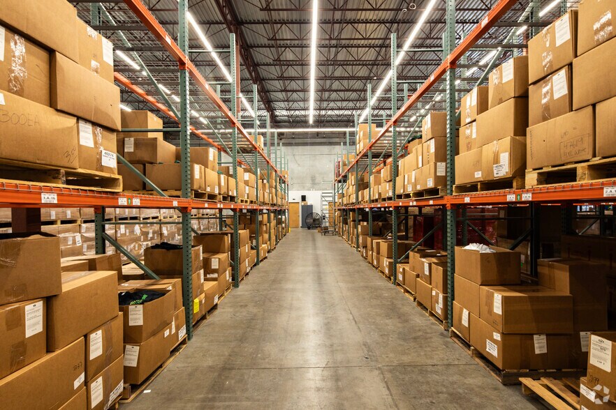 More Photos Of 5035 W Hillsborough Ave, Tampa Warehouse For Lease