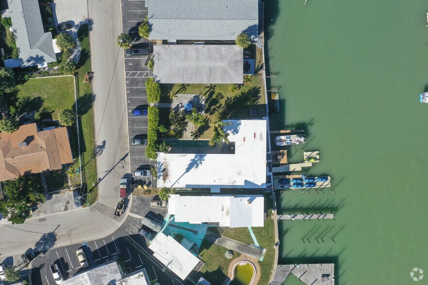 More Photos Of 629 Bay Esplanade, Clearwater Beach Specialty For Sale