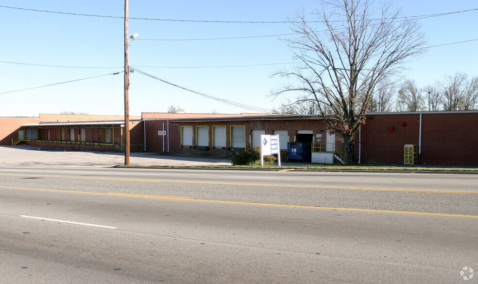 More Photos Of 2016-2024 E Market St, Greensboro Warehouse For Lease