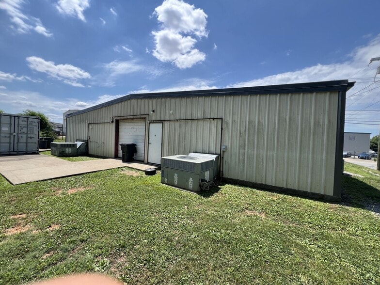 More Photos Of 211 W Dunbar Cave Rd, Clarksville Warehouse For Sale