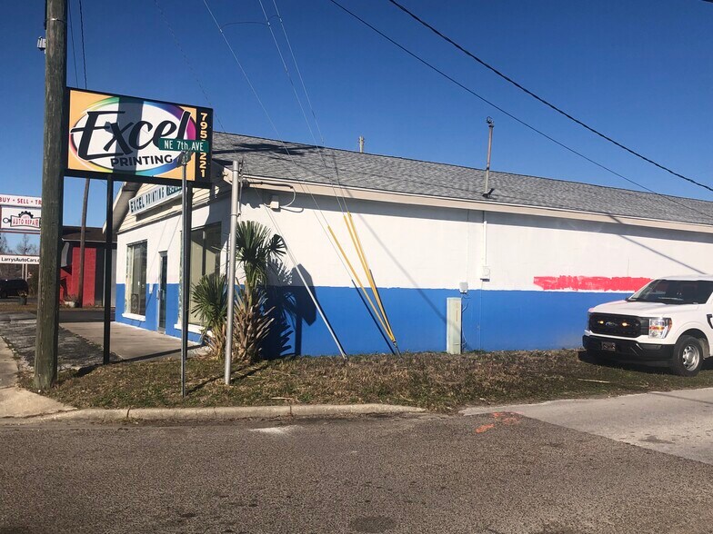 More Photos Of 687 NE 5th St, Crystal River Freestanding For Sale