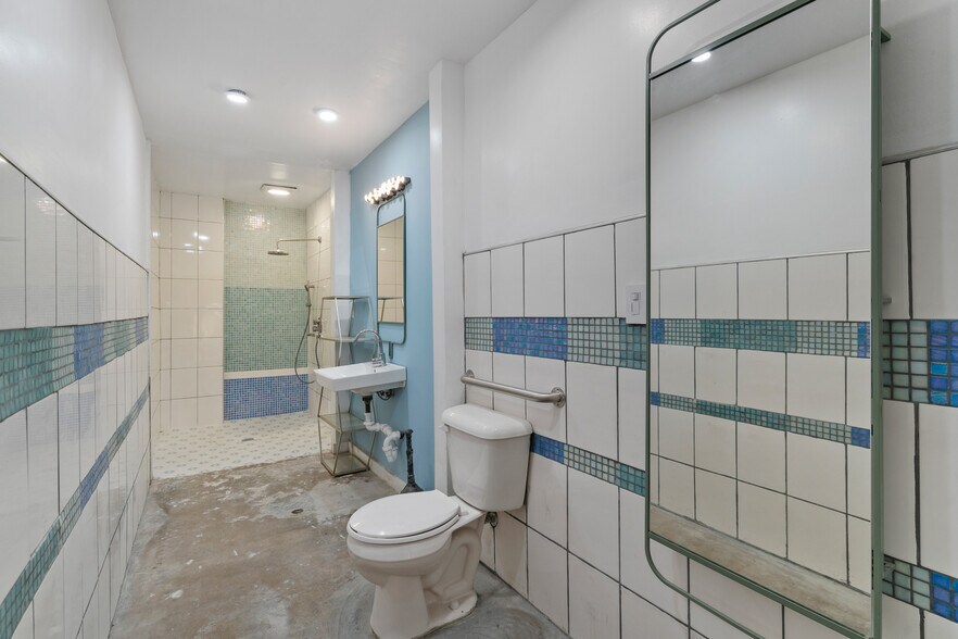 More Photos Of 5010 E Olympic Blvd, Los Angeles Warehouse For Sale