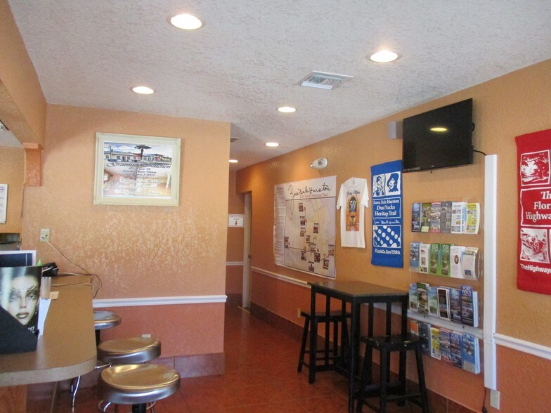More Photos Of 901 Avenue D, Fort Pierce Restaurant For Lease