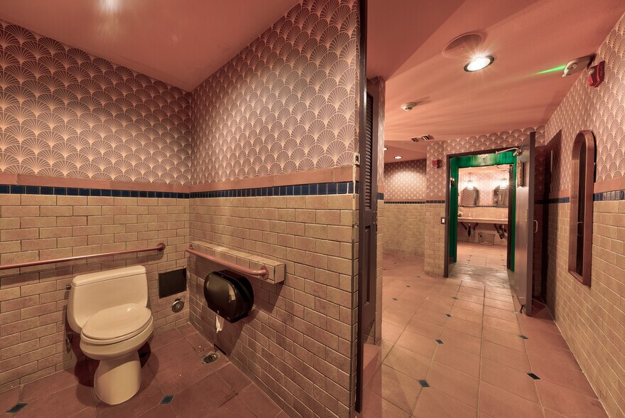 More Photos Of 369 N Palm Canyon Dr, Palm Springs Restaurant For Lease