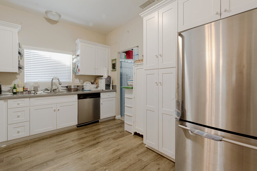 More Photos Of 1409 S New Hampshire Ave, Los Angeles Multifamily For Sale