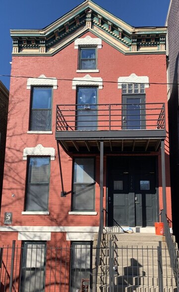 Primary Photo Of 1246 N Cleaver St, Chicago Apartments For Sale