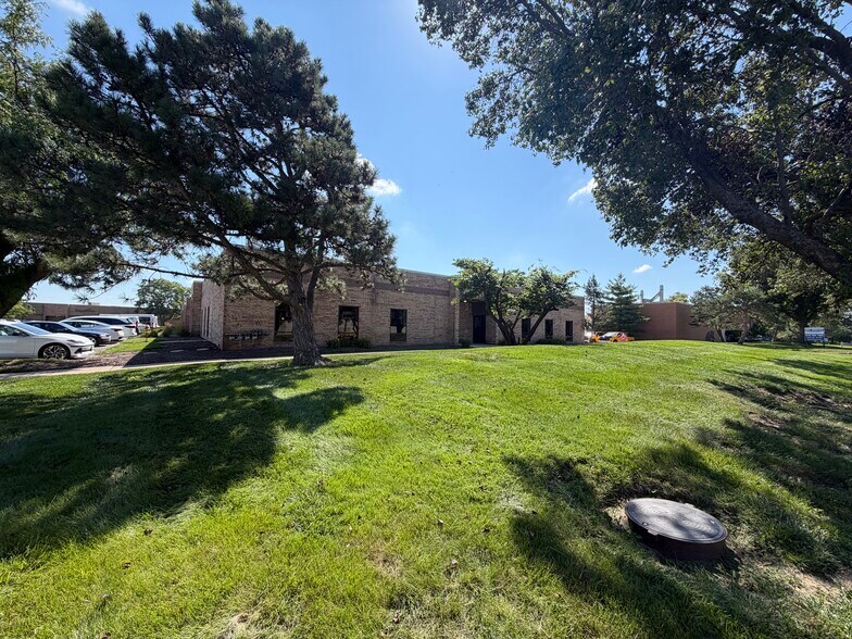 Primary Photo Of 10747-10757 NW Ambassador Dr, Kansas City Unknown For Lease