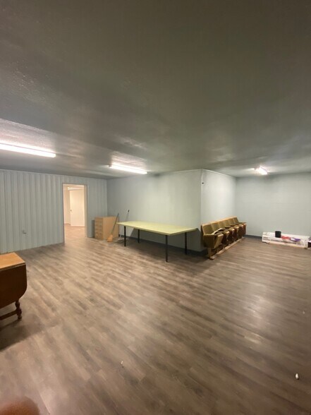 More Photos Of 105 Main st, Red Oak Office For Lease