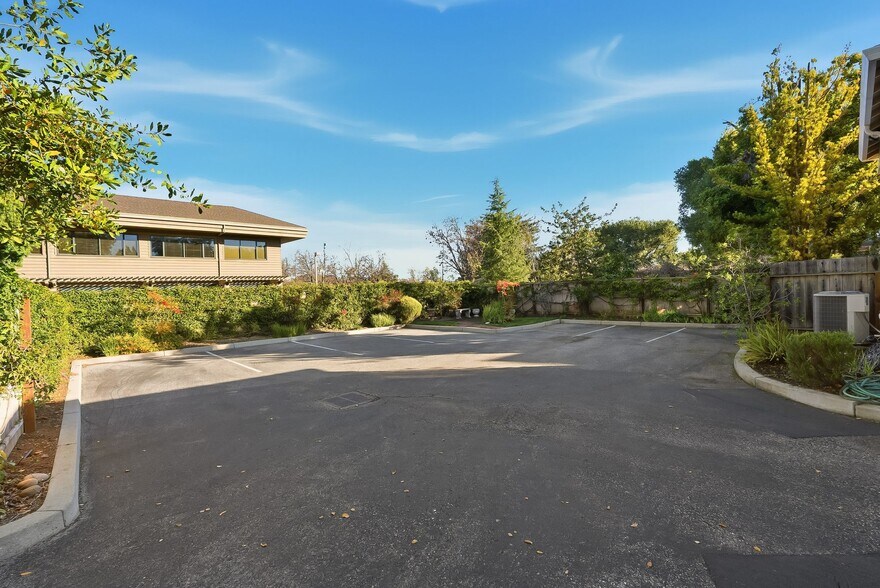 More Photos Of 29 Hawthorne Ave, Los Altos Office For Lease