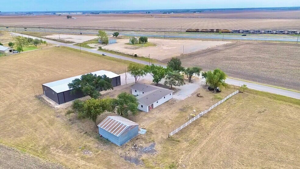 More Photos Of 5821 Limmer Loop, Hutto Warehouse For Lease