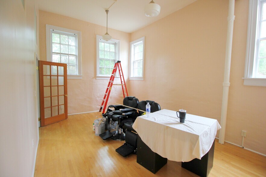 More Photos Of 217-219 W Beverly St, Staunton Storefront Retail Office For Sale